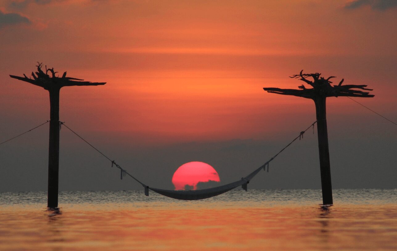 maldives ocean sunset over hammock