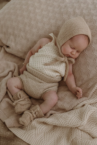 Photos by Jordi - Black and white newborn feet.