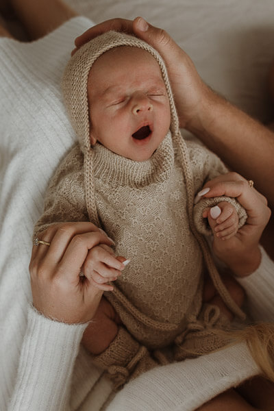 Photos by Jordi - Close up newborn portrait with back rolls